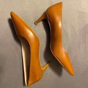Nine West 8.5 tan leather pumps.